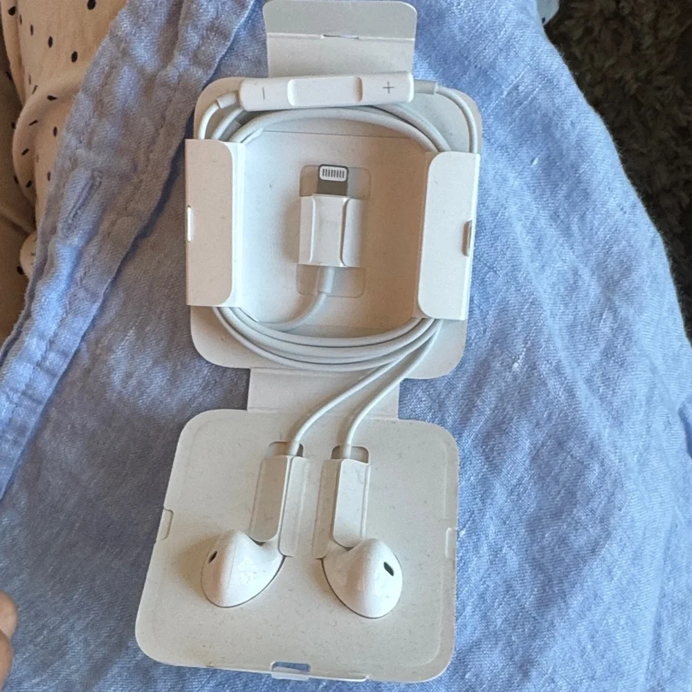 Apple - White Wired Earbuds